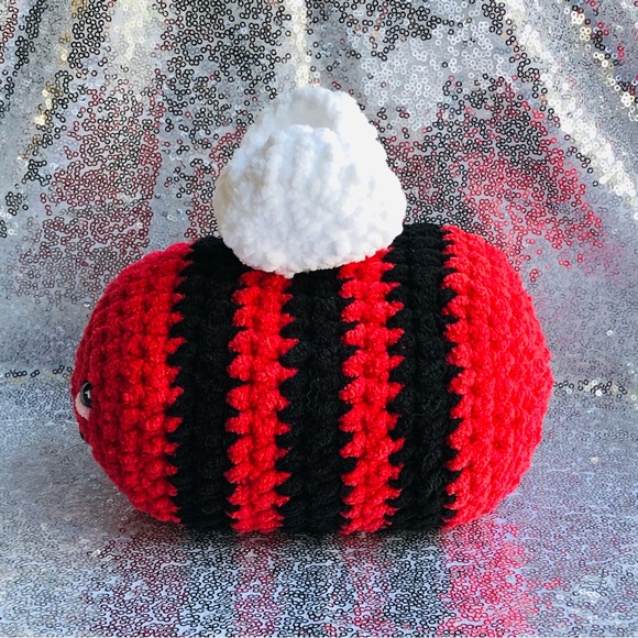 Handmade Plushie Bumblebee - Picture 15 of 15